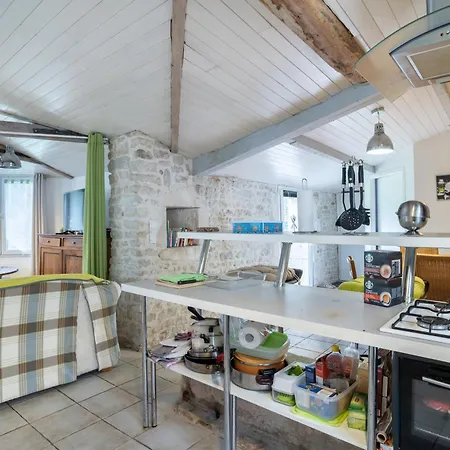 Maison Charmante à La Bretonnière-la-claye Avec Jardin Clos